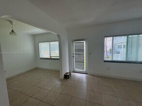 7207 Bay Dr in Miami Beach, FL - Foto de edificio - Building Photo