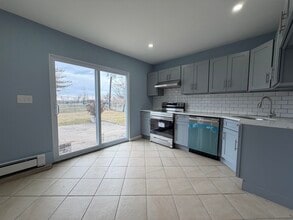 14 Acorn Rd in Secaucus, NJ - Building Photo - Building Photo