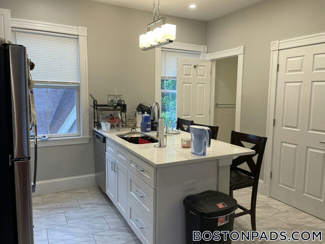 267 E Cottage St in Boston, MA - Building Photo - Building Photo
