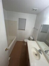 13627 Biggs St in Dallas, TX - Building Photo - Building Photo