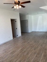 2424 Duntov Dr photo'