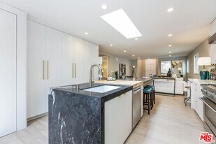 9016 Dicks St in West Hollywood, CA - Building Photo