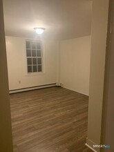 2 Pleasant St in Windsor, CT - Building Photo - Building Photo