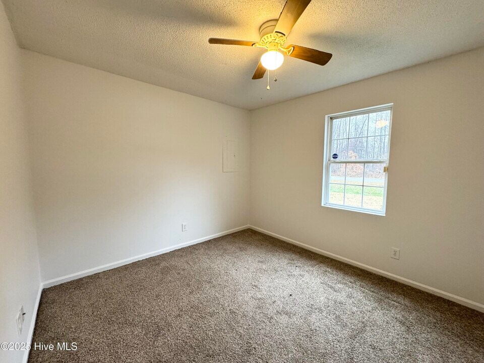 1780 Peartree Rd in Elizabeth City, NC - Building Photo