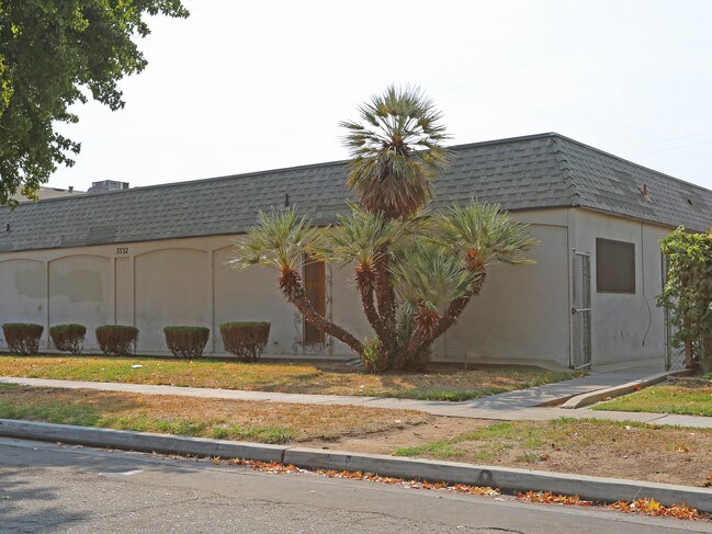 3332 E Sierra Madre Ave in Fresno, CA - Building Photo - Building Photo