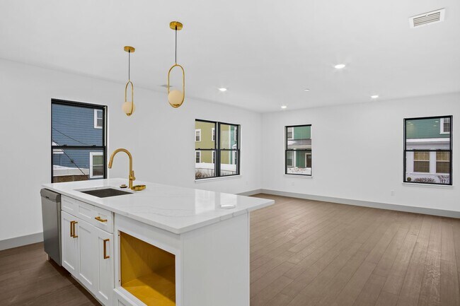 122 Cottage St, Unit 127 E cot- 4