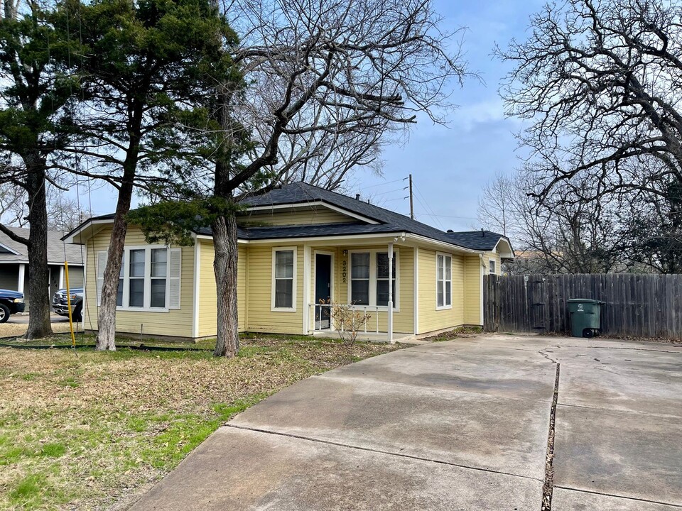 3202 Chapel Ct in Bryan, TX - Foto de edificio