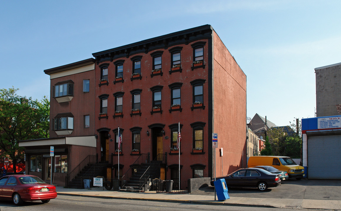 557-559 Communipaw Ave in Jersey City, NJ - Building Photo