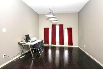 5726 Straight Way in Houston, TX - Building Photo - Building Photo