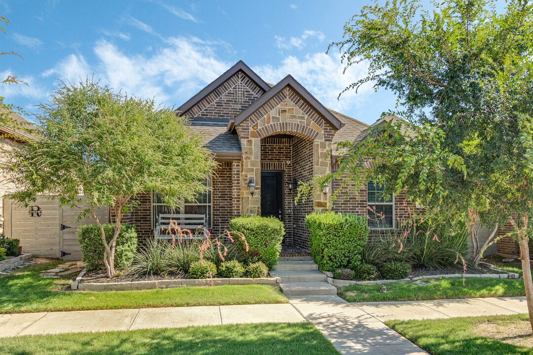 804 10th St in Argyle, TX - Building Photo