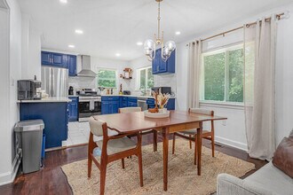 2100 Cascade Rd in Atlanta, GA - Building Photo - Building Photo