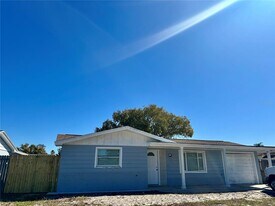 3440 Brookfield Dr in Holiday, FL - Building Photo