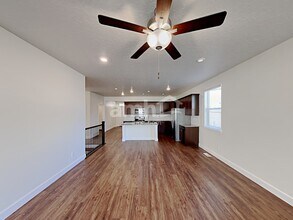 3055 E N Vlg Dr in Layton, UT - Building Photo - Building Photo