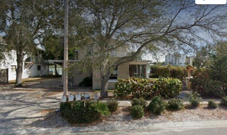 693 Bay Esplanade in Clearwater, FL - Building Photo