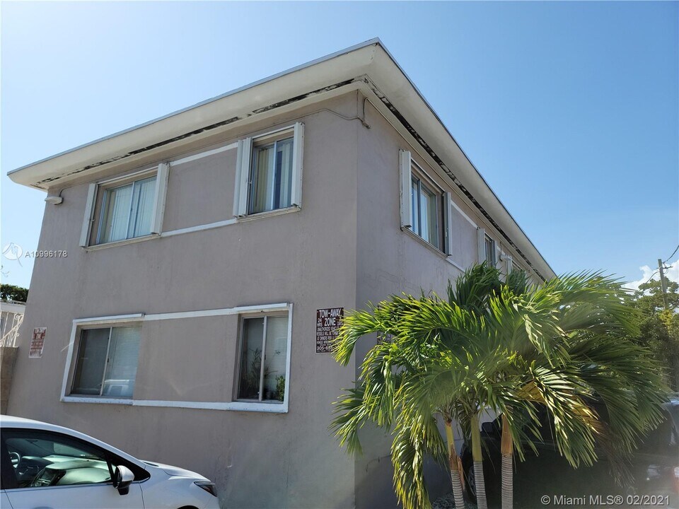 700 SW 11th Ave-Unit -3 in Miami, FL - Building Photo