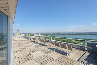 Le St-Laurent Apartments in Québec, QC - Building Photo - Building Photo