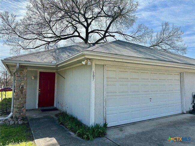 607 Martin Luther King Dr in San Marcos, TX - Building Photo - Building Photo