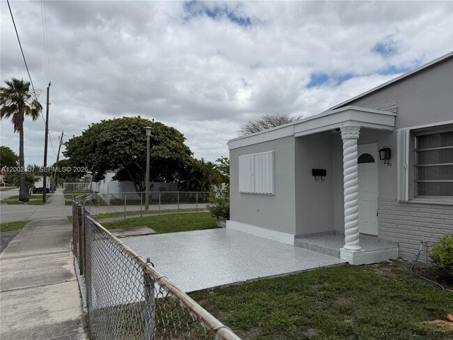 251 SW 69th Ave in Miami, FL - Building Photo - Building Photo