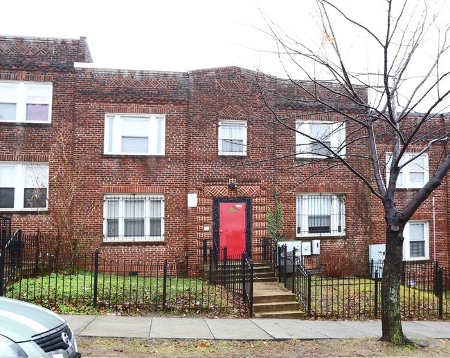 1235 Holbrook Ter NE in Washington, DC - Building Photo - Building Photo
