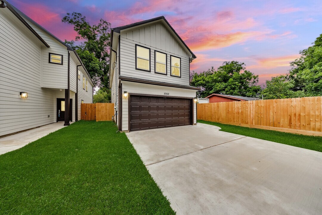 10512 Exeter St in Houston, TX - Building Photo