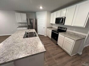 5273 Peach Dr in Milton, FL - Building Photo - Building Photo