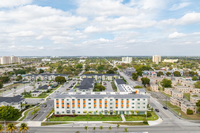 Lincoln Gardens in Miami, FL - Foto de edificio - Building Photo