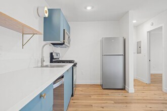 Individual Bungalows: All 1 bedroom/ 1 bat in Los Angeles, CA - Foto de edificio - Building Photo