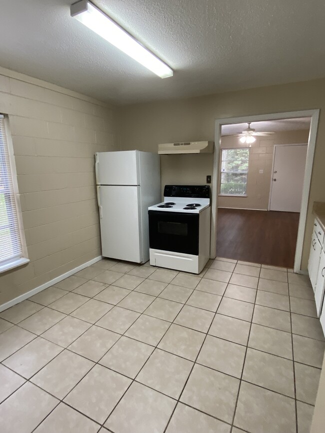 5011 Oleander Dr in Tallahassee, FL - Building Photo - Building Photo