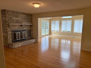 127 Two Rod Hwy in Wethersfield, CT - Building Photo - Building Photo