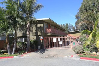 Occidental Apartments in Oxnard, CA - Building Photo - Building Photo