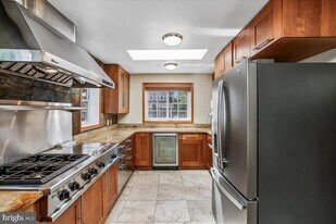 2703 13th St S in Arlington, VA - Building Photo