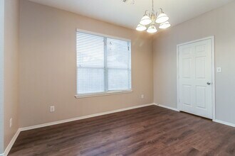 2325 Wildwood Ln in Denton, TX - Building Photo - Building Photo