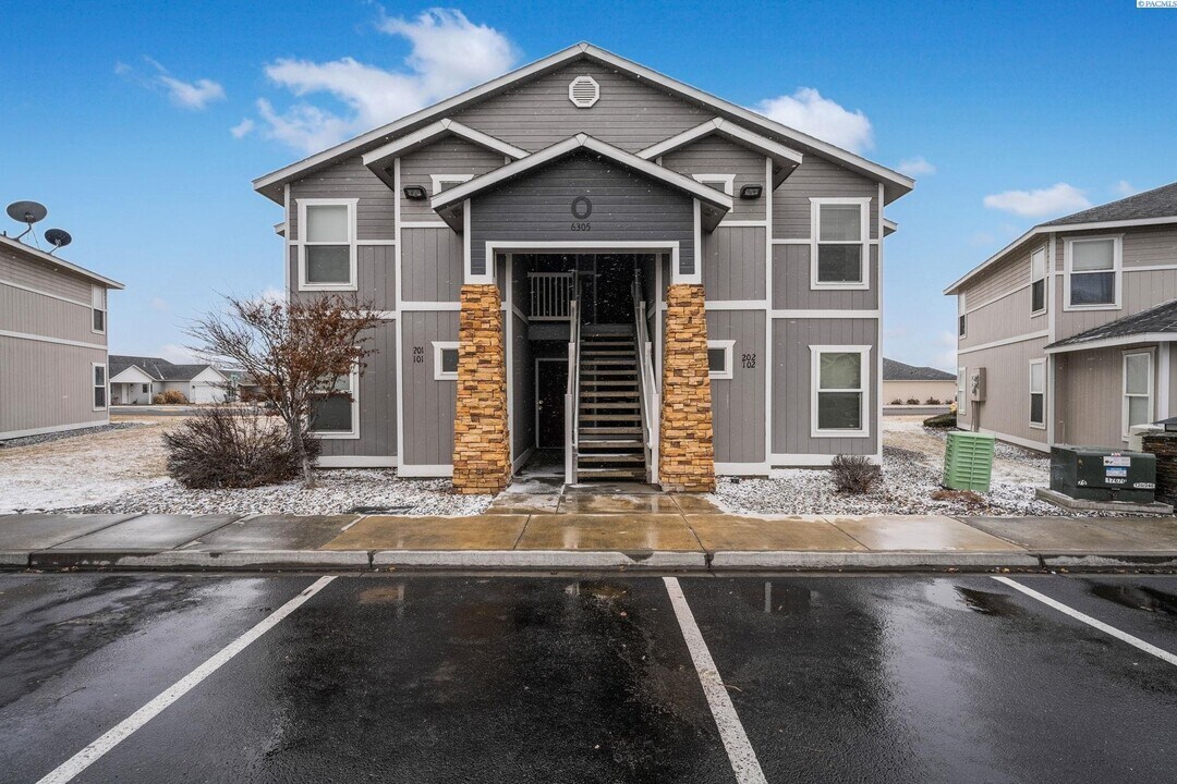 6305 Chapel Hill Blvd, Unit O 102 in Pasco, WA - Building Photo