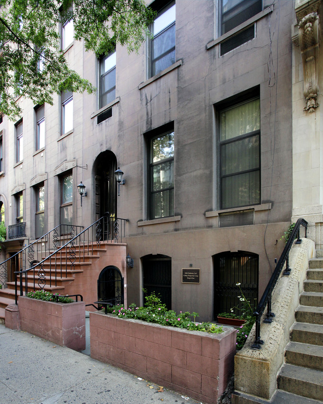 27 E 37th St in New York, NY - Building Photo - Building Photo