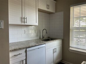 5550 N Braeswood Blvd in Houston, TX - Building Photo - Building Photo