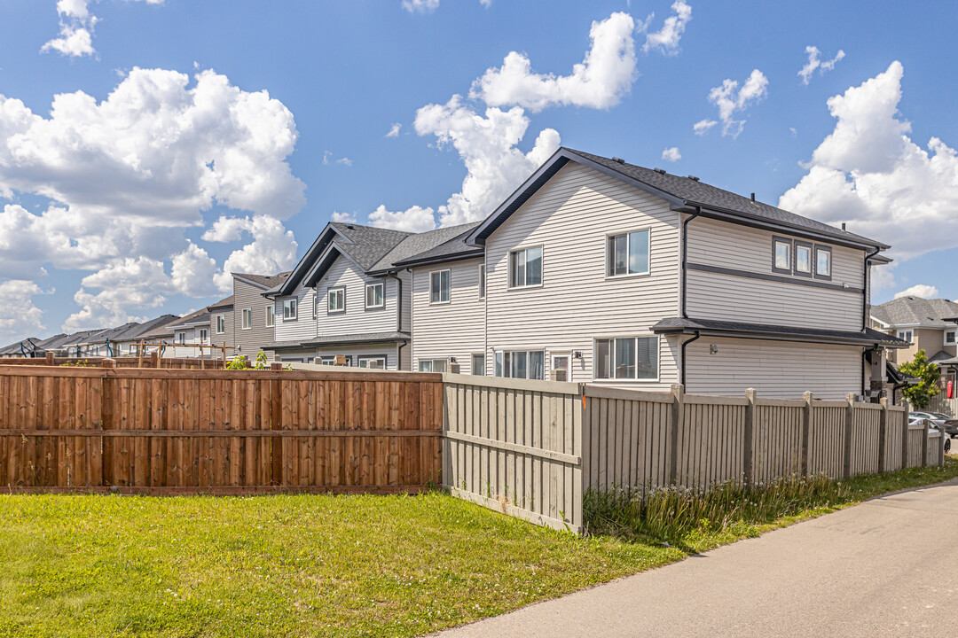 8578 Cushing Pl SW in Edmonton, AB - Building Photo