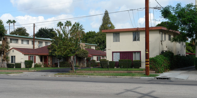 13437 Burbank Blvd in Van Nuys, CA - Building Photo - Building Photo