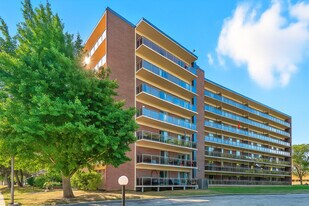 Maple Avenue Properties II in Burlington, ON - Building Photo