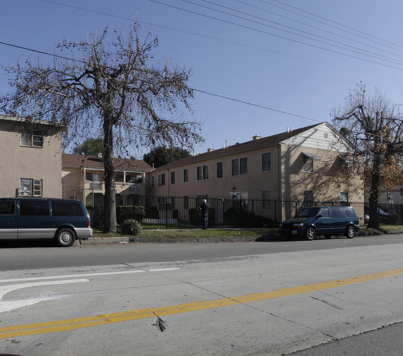 6150 Hazeltine Ave in Van Nuys, CA - Building Photo