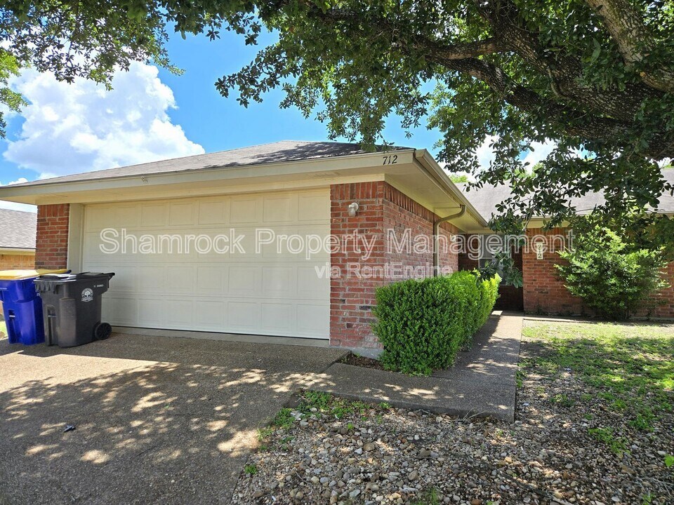 712 Old Lorena Rd in Lorena, TX - Building Photo