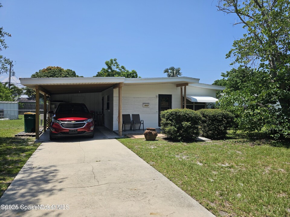 1312 Ridgewood Dr in Melbourne, FL - Building Photo