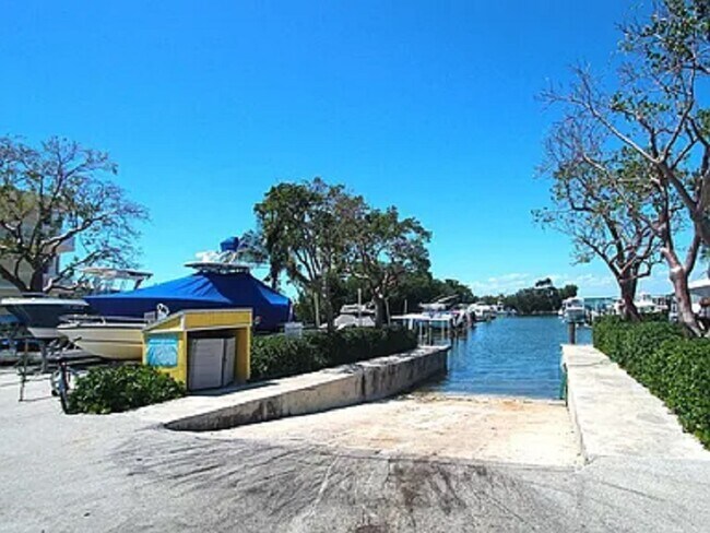 98442 Windward Ave in Key Largo, FL - Building Photo - Building Photo