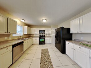 4135 President's Dr W in Houston, TX - Foto de edificio - Building Photo