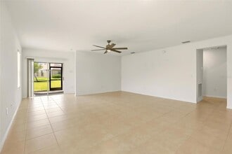 3680 Pebble Terrace in Punta Gorda, FL - Foto de edificio - Building Photo