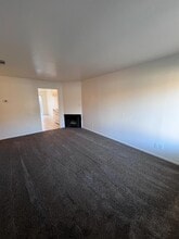 461 Minnewawa Ave in Clovis, CA - Building Photo - Building Photo