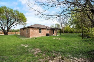 19450 Valentine in Kemp, TX - Building Photo - Building Photo