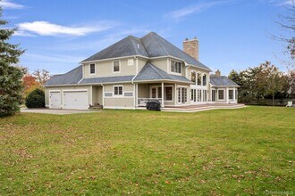 2995 Laurel Trail in Laurel, NY - Building Photo - Building Photo