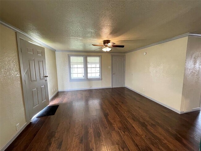609 N Avenue D in Freeport, TX - Building Photo - Building Photo