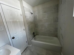 3805 Wipprecht St-Unit -4 in Houston, TX - Building Photo - Building Photo