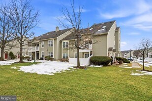 3904 Fenwick Ln in Mount Laurel, NJ - Building Photo